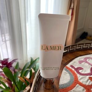 ⭐️La Mer reparative skintint broad spectrum SPF30